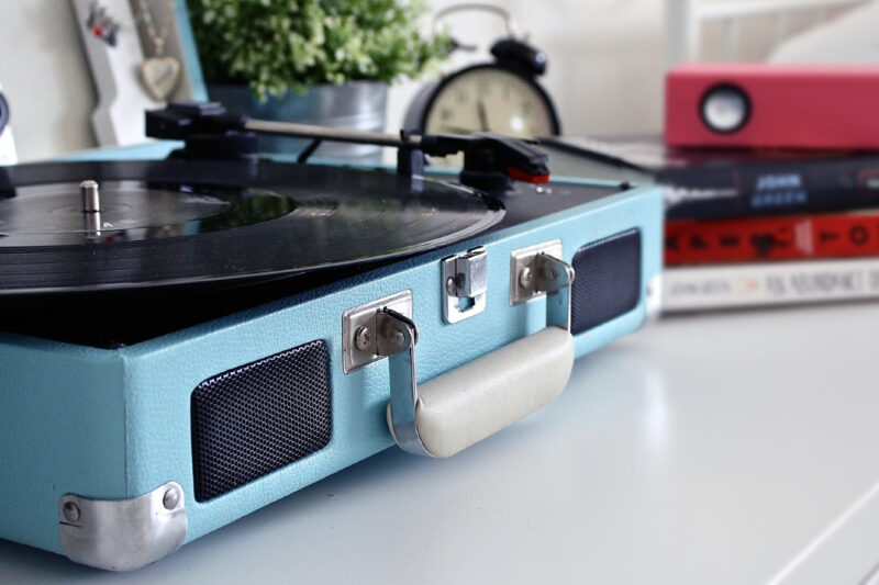 2022 US music revenue: Vinyl outsells CDs in units for the first time since 1987