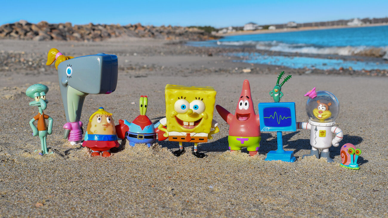 Nickelodeon SpongeBob SquarePants figures on a beach