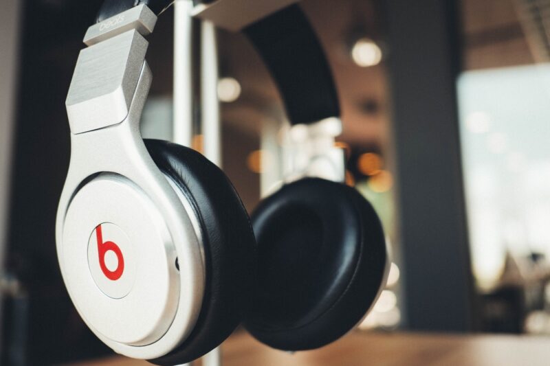 2021 US music revenue: Streaming still dominates; physical media 11% of sales