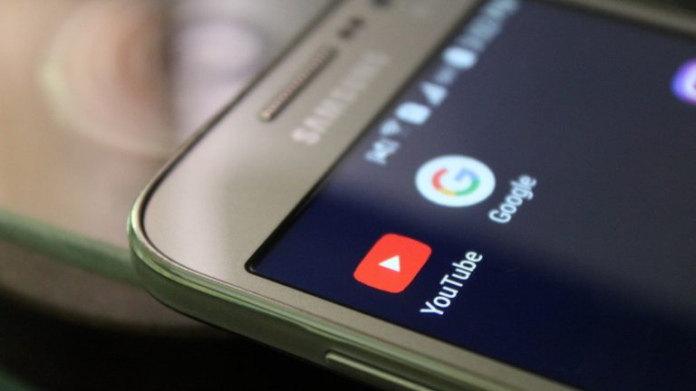 Samsung phone with YouTube, Google apps