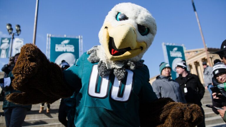 Philadelphia Eagles mascot